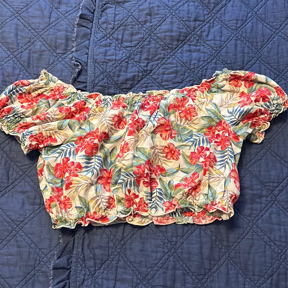 So so cute !! American eagle crop